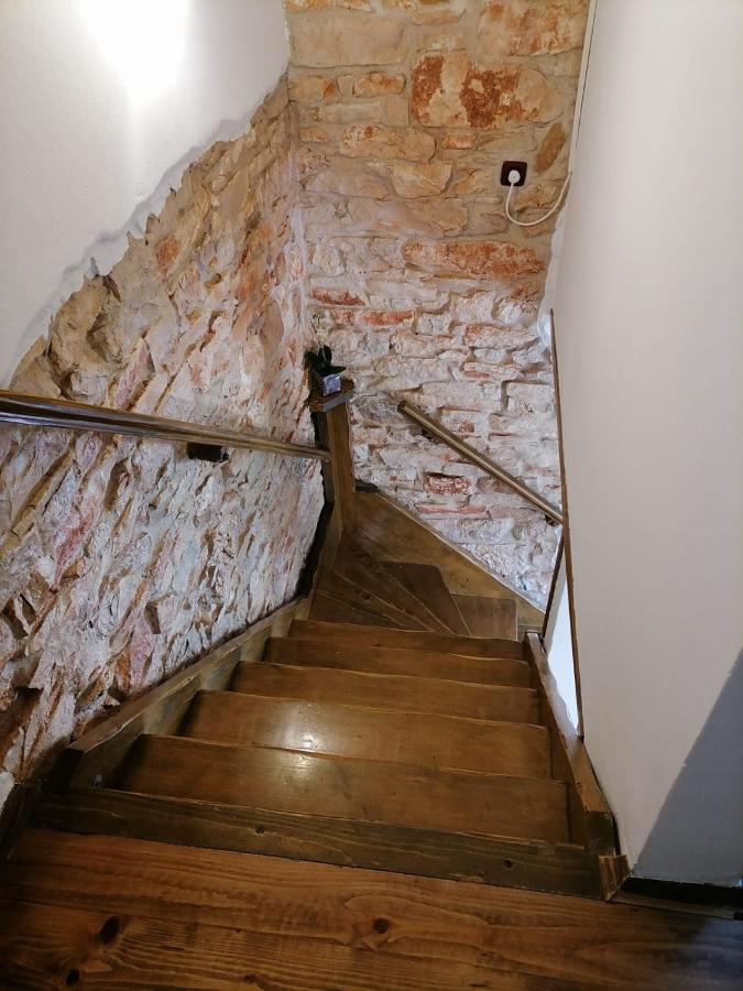 Mala Kuca Sa Velikim Grijanim Bazenom Antonio Villa Šišan Exterior foto