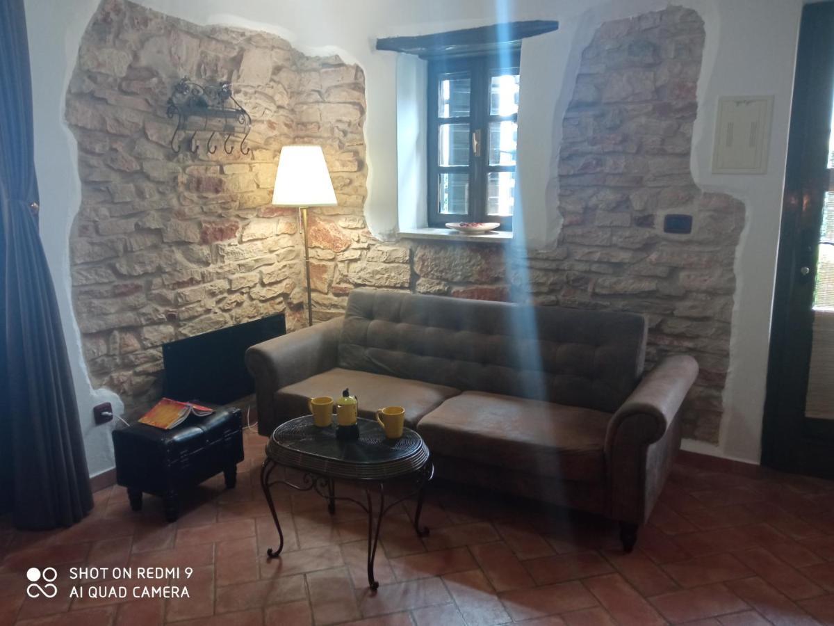 Mala Kuca Sa Velikim Grijanim Bazenom Antonio Villa Šišan Exterior foto