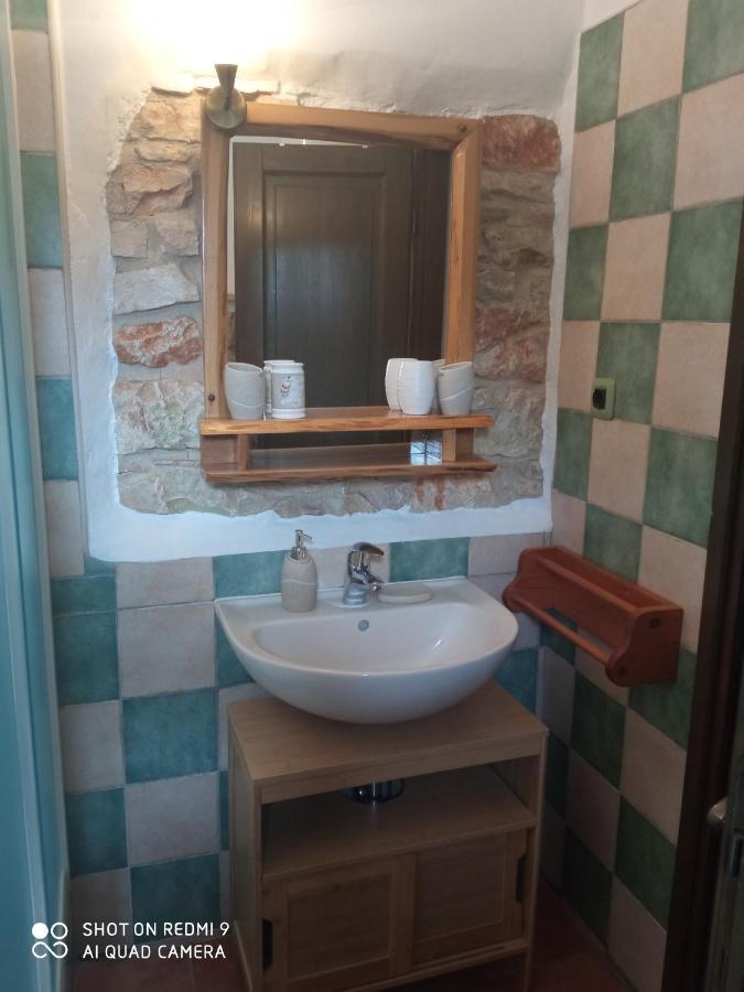 Mala Kuca Sa Velikim Grijanim Bazenom Antonio Villa Šišan Exterior foto