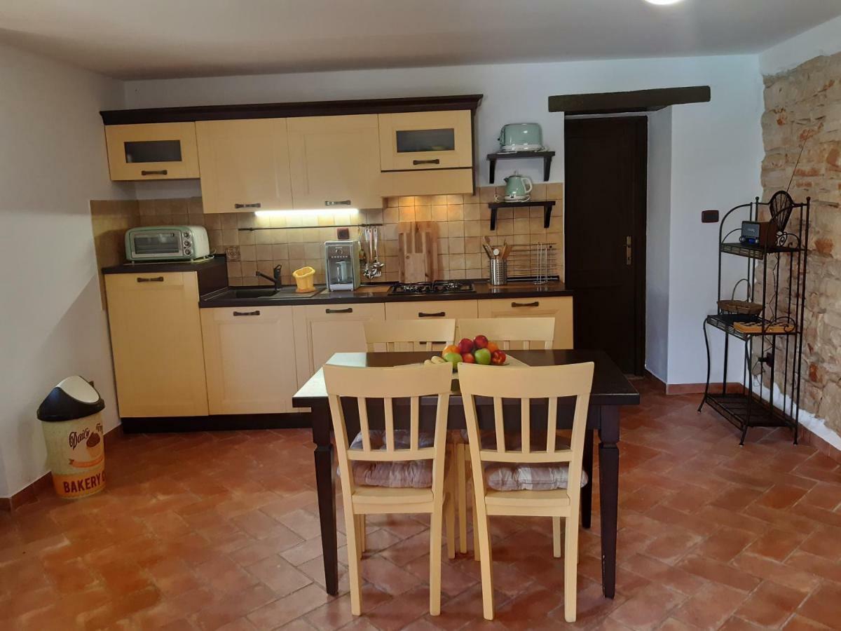Mala Kuca Sa Velikim Grijanim Bazenom Antonio Villa Šišan Exterior foto